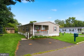 7001 HUBER DR, Morrisville, PA 19067