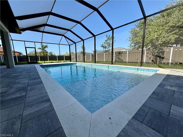 302 SW 14th AVE, Cape Coral, FL 33993