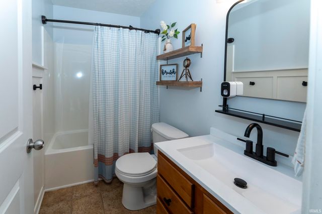 4931 Overland Drive, Newburgh, IN 47630