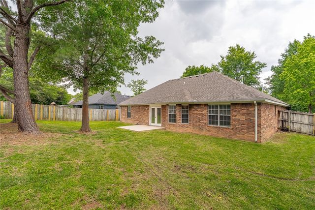 2811 Essex Place, Springdale, AR 72762