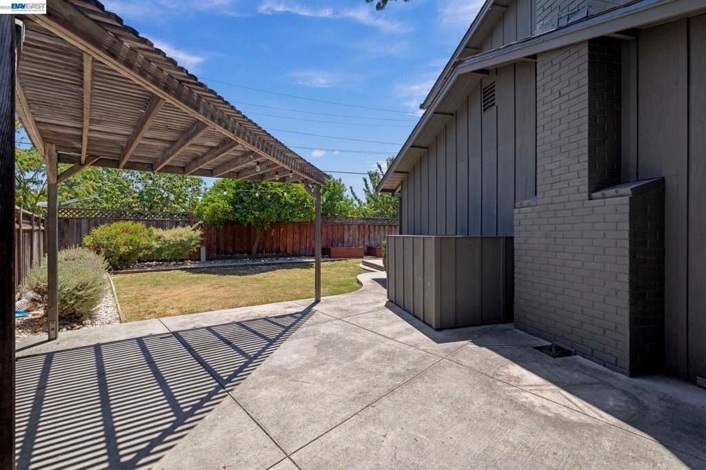 Image 21 of property listing at 2162 Lakewood Ct, San Jose, CA 95132