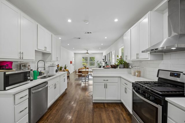 1008 S Oak Cliff Boulevard, Dallas, TX 75208