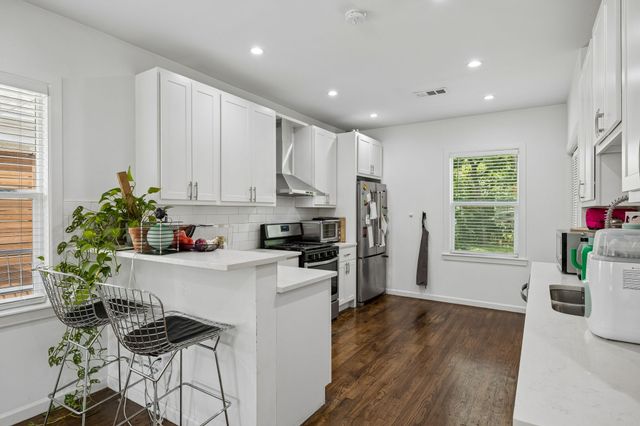 1008 S Oak Cliff Boulevard, Dallas, TX 75208