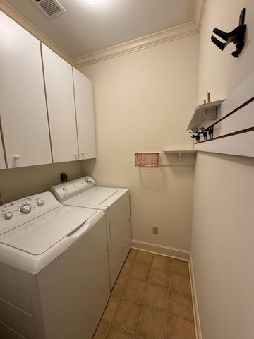 1020 HUMPHREY OAKS CIR, Memphis, TN 38120