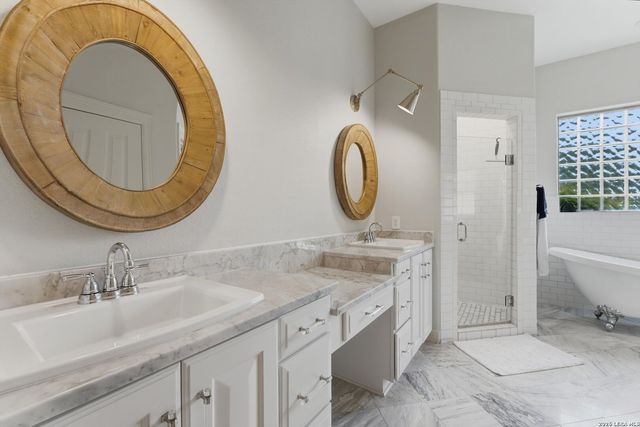 429 English Oaks Cir, Boerne, TX 78006