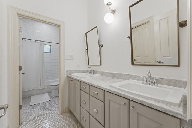 429 English Oaks Cir, Boerne, TX 78006