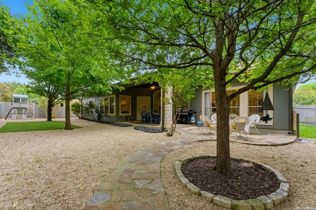 429 English Oaks Cir, Boerne, TX 78006