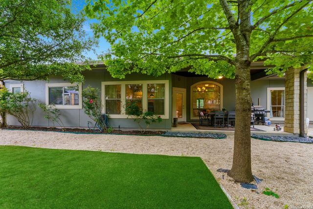 429 English Oaks Cir, Boerne, TX 78006