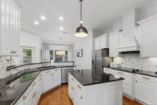 429 English Oaks Cir, Boerne, TX 78006