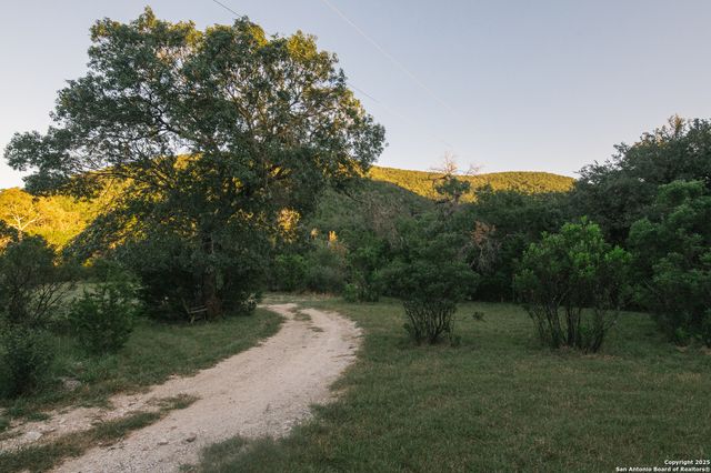 2581 Patterson Creek Road, Leakey, TX 78873