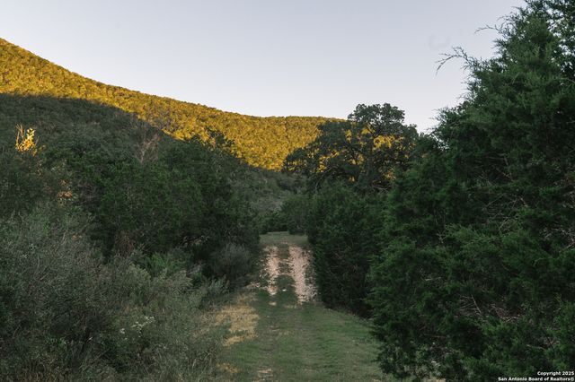 2581 Patterson Creek Road, Leakey, TX 78873