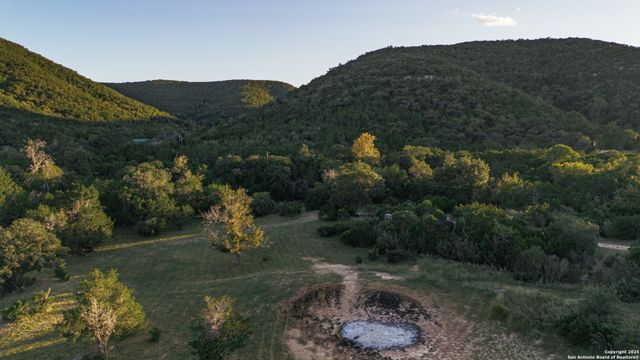 2581 Patterson Creek Road, Leakey, TX 78873