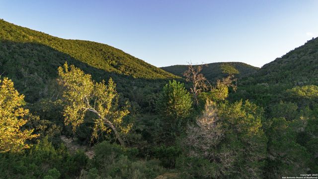 2581 Patterson Creek Road, Leakey, TX 78873