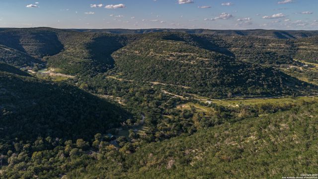 2581 Patterson Creek Road, Leakey, TX 78873