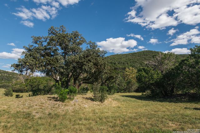 2581 Patterson Creek Road, Leakey, TX 78873