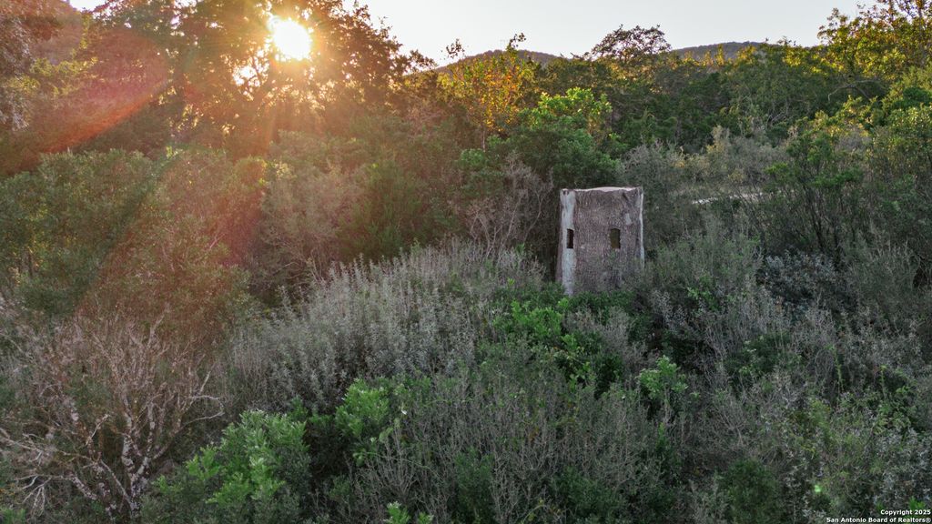 2581 Patterson Creek Road, Leakey, TX 78873