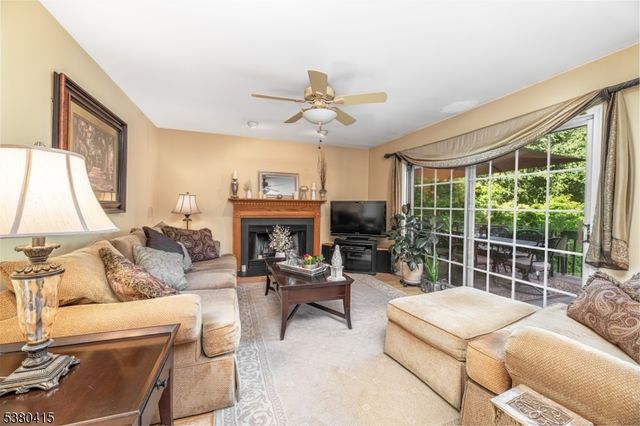 28 Fieldstone Dr, Vernon Twp., NJ 07461