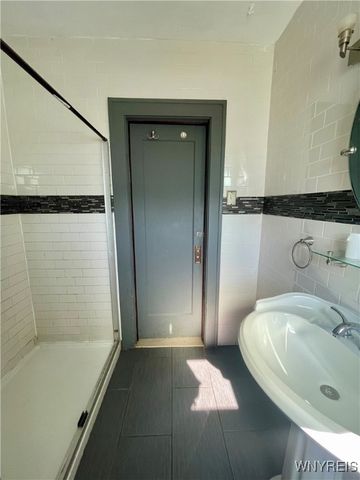 2010 Niagara Street, Niagara Falls, NY 14303