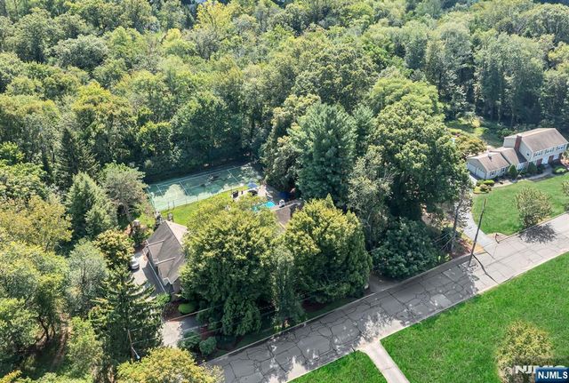 24 Vanderbeck Lane, Mahwah, NJ 07430