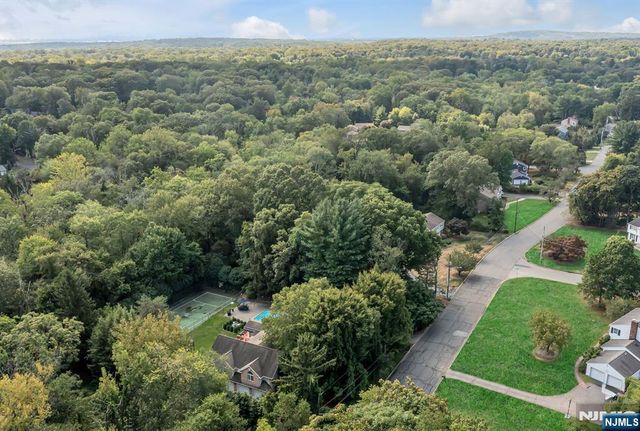 24 Vanderbeck Lane, Mahwah, NJ 07430