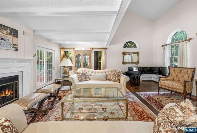 24 Vanderbeck Lane, Mahwah, NJ 07430