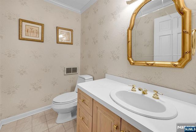 24 Vanderbeck Lane, Mahwah, NJ 07430