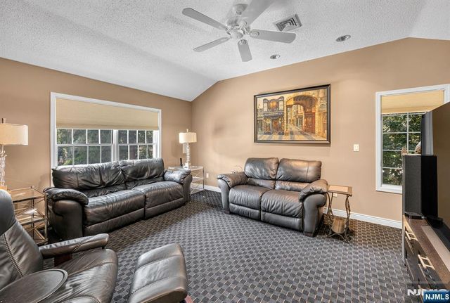 24 Vanderbeck Lane, Mahwah, NJ 07430