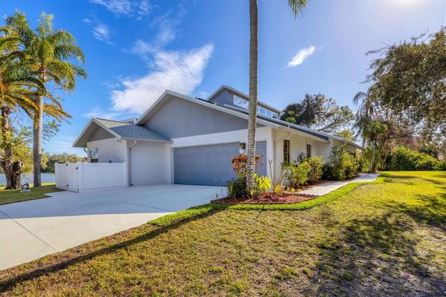 5885 DENISON DRIVE, Venice, FL 34293
