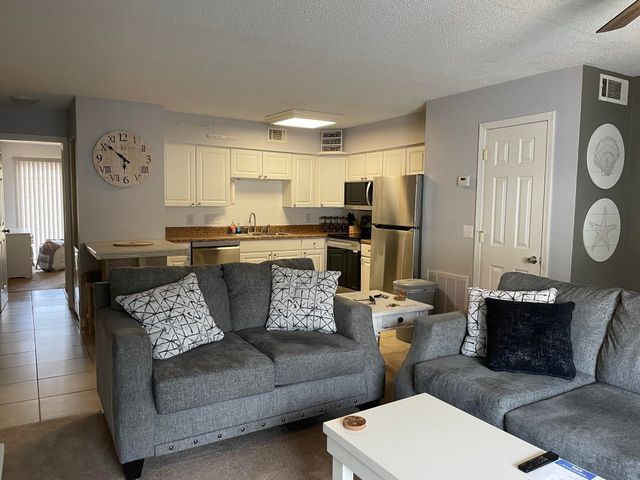 400 Cambridge Cir, Murrells Inlet, SC 29576