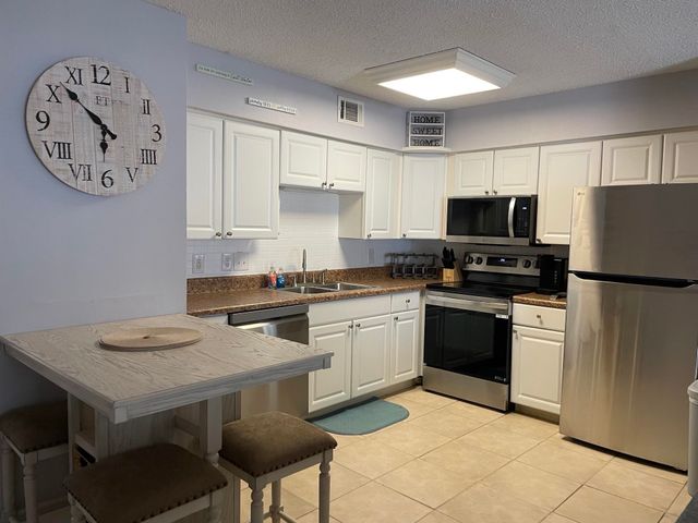 400 Cambridge Cir, Murrells Inlet, SC 29576