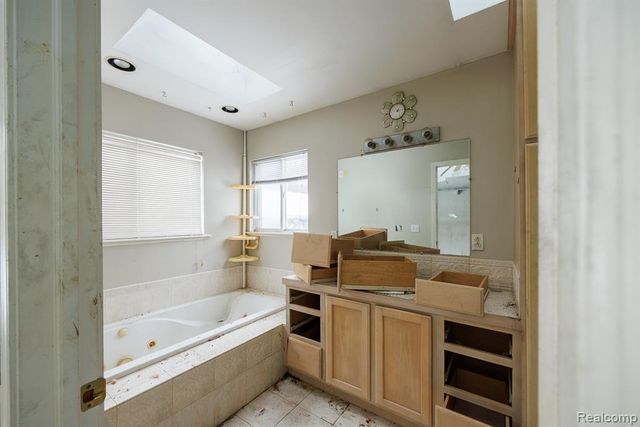 4394 N Center Road, Flint, MI 48506