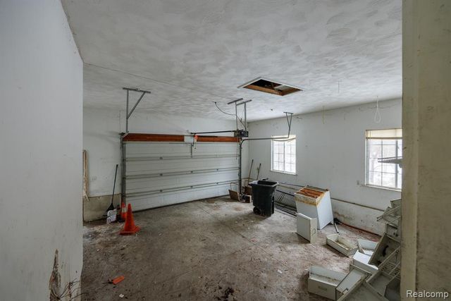 4394 N Center Road, Flint, MI 48506