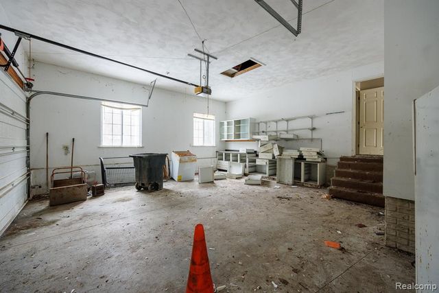 4394 N Center Road, Flint, MI 48506