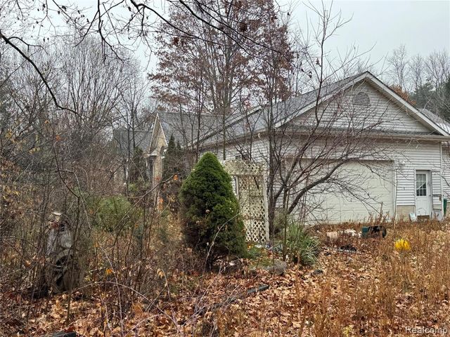 4394 N Center Road, Flint, MI 48506