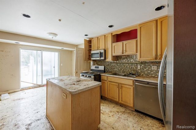 4394 N Center Road, Flint, MI 48506