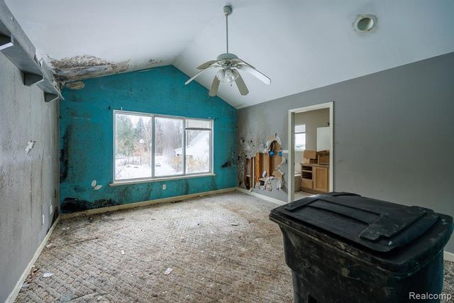 4394 N Center Road, Flint, MI 48506