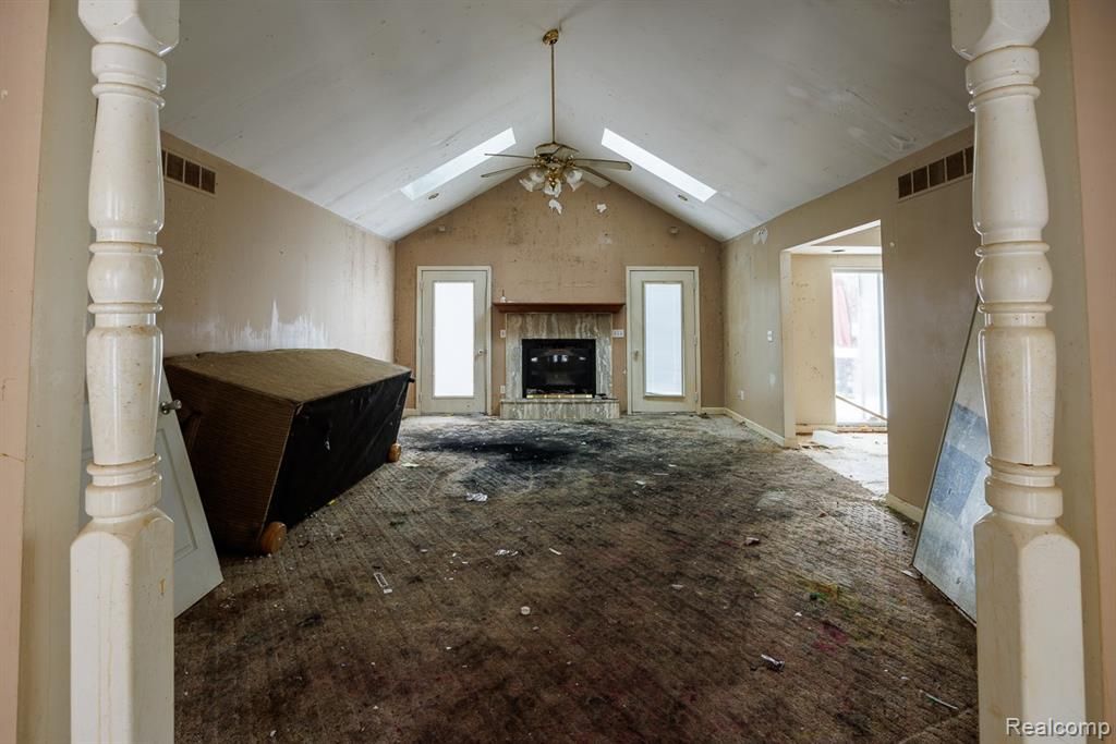 4394 N Center Road, Flint, MI 48506