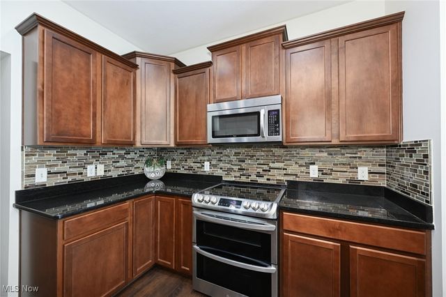 1008 Dalby Circle, Uniontown, OH 44685