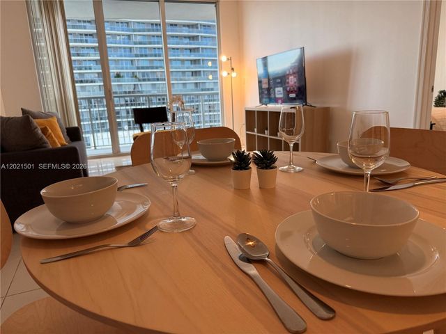 1750 N Bayshore Dr 4305, Miami, FL 33132