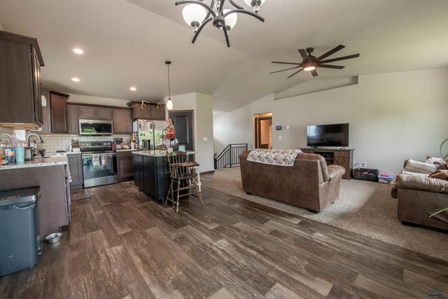 579 QUINTON LN, Box Elder, SD 57719