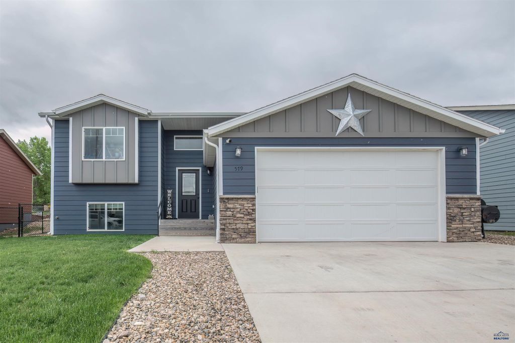 579 QUINTON LN, Box Elder, SD 57719