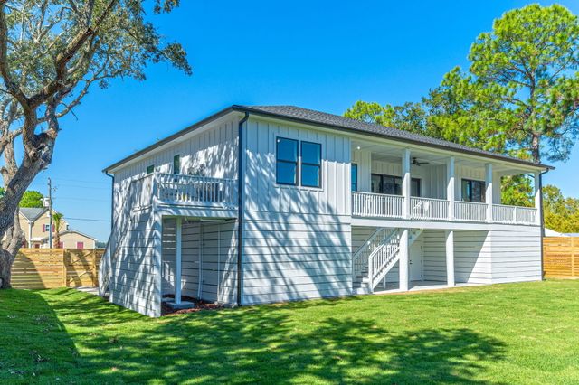 22 Shalimar Drive, Shalimar, FL 32579