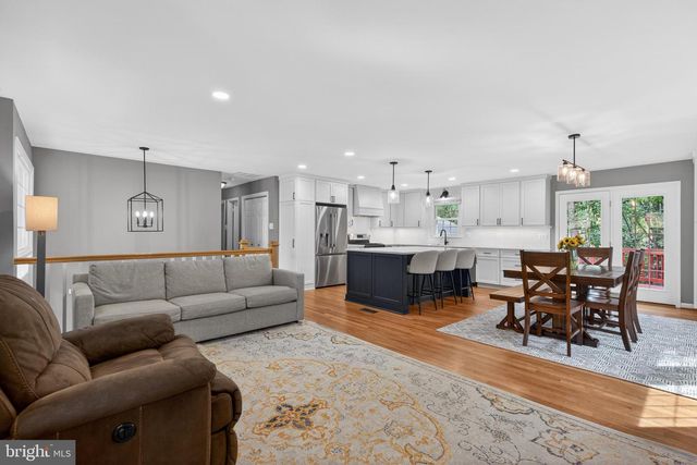 9801 MEADOW VALLEY DR, Vienna, VA 22181