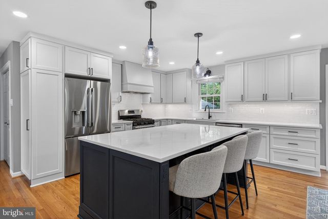 9801 MEADOW VALLEY DR, Vienna, VA 22181