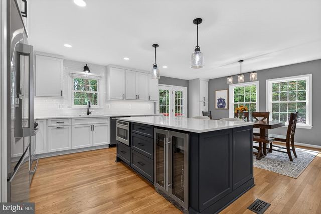 9801 MEADOW VALLEY DR, Vienna, VA 22181