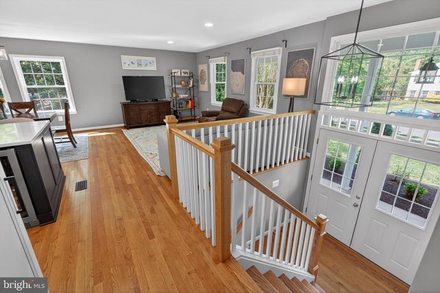 9801 MEADOW VALLEY DR, Vienna, VA 22181