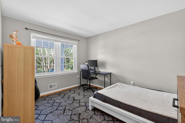 9801 MEADOW VALLEY DR, Vienna, VA 22181