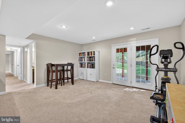 9801 MEADOW VALLEY DR, Vienna, VA 22181