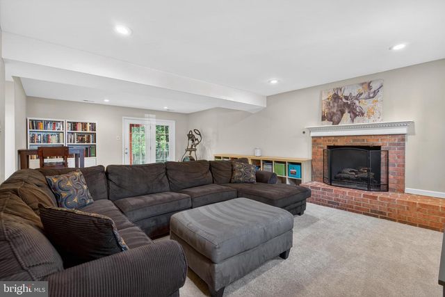 9801 MEADOW VALLEY DR, Vienna, VA 22181