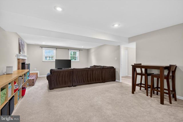 9801 MEADOW VALLEY DR, Vienna, VA 22181